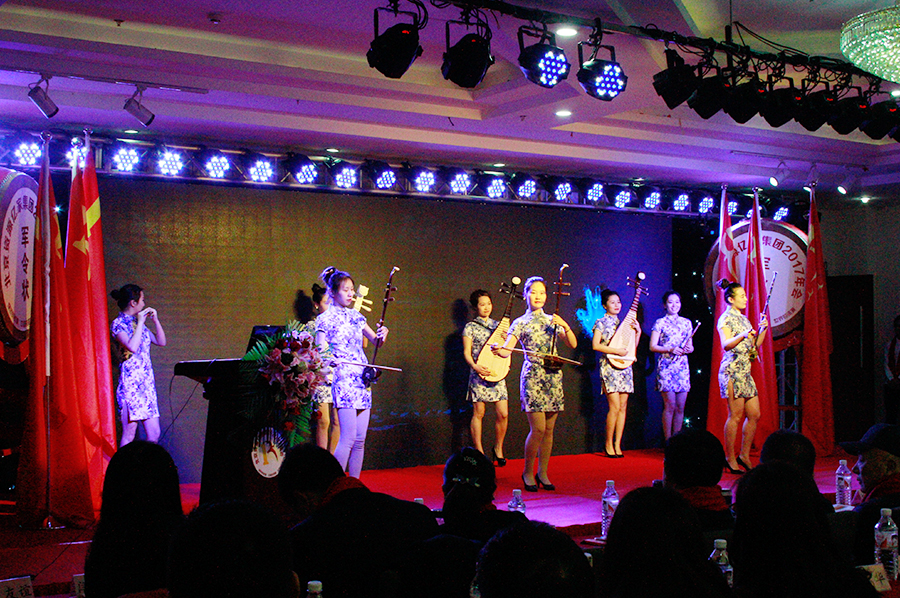 开场舞.jpg 开场舞.jpg